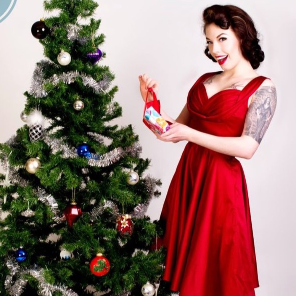 Trashy Diva // size 10 satin red 50’s swing Honey